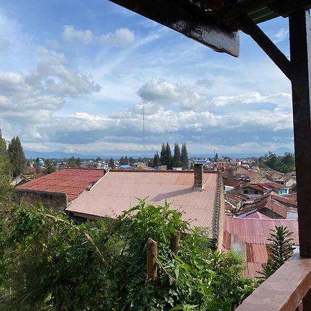 Ron'S Guest House Berastagi Backpacker Rooms Εξωτερικό φωτογραφία
