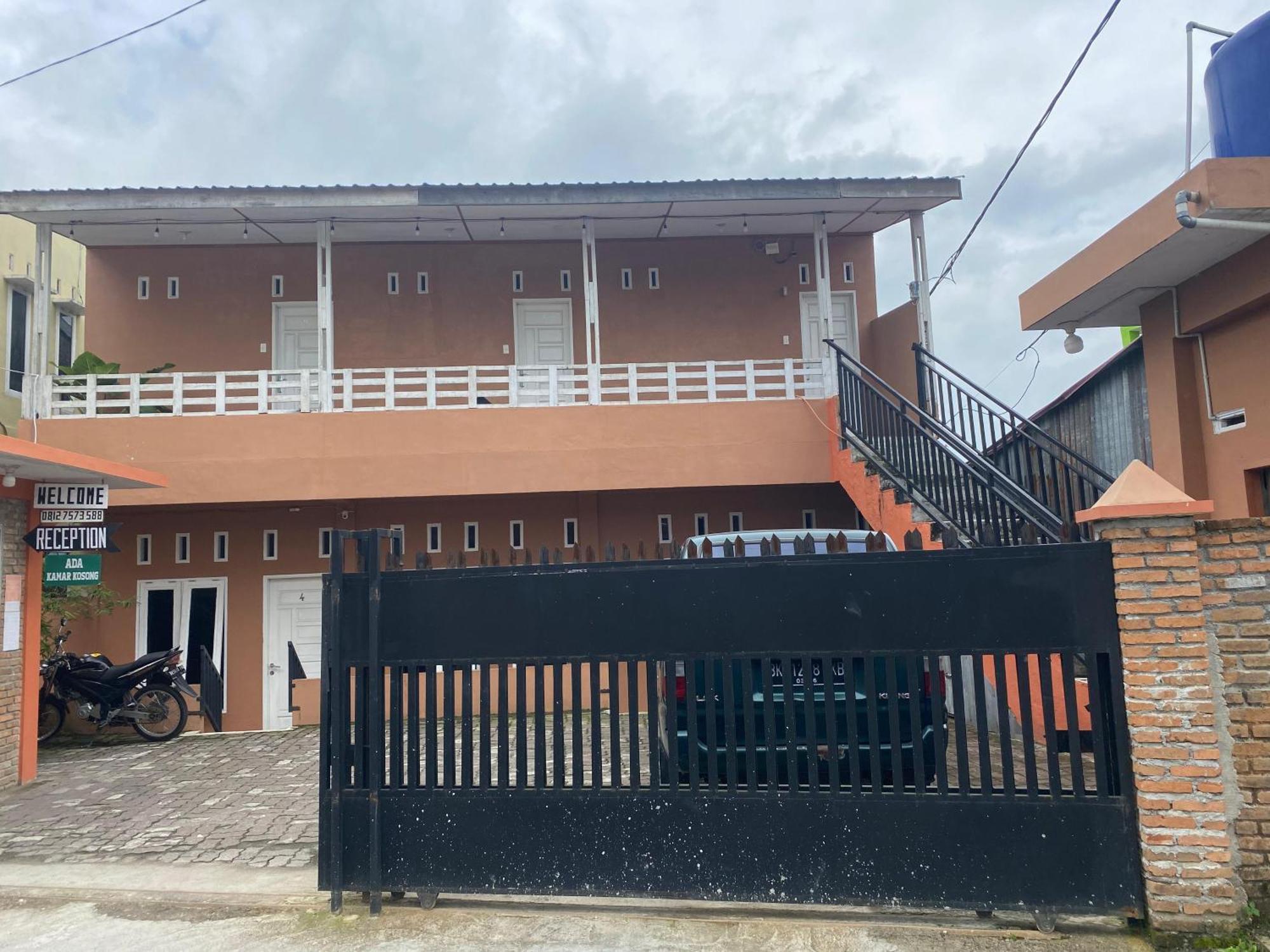 Ron'S Guest House Berastagi Backpacker Rooms Εξωτερικό φωτογραφία