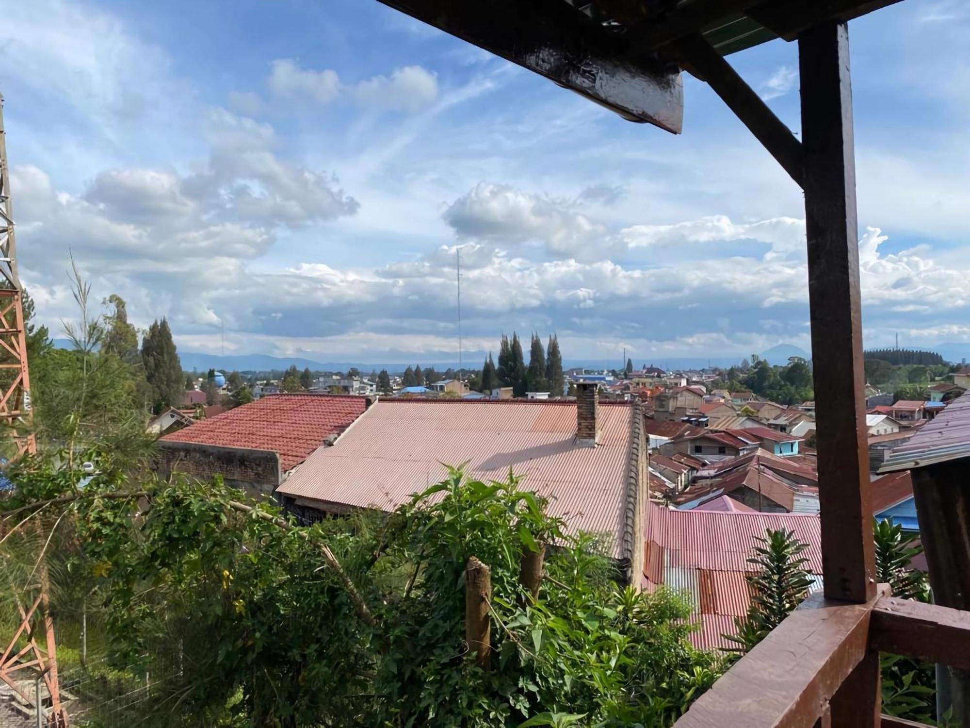 Ron'S Guest House Berastagi Backpacker Rooms Εξωτερικό φωτογραφία
